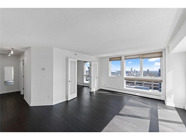 Building Photo - 433 S 7th St