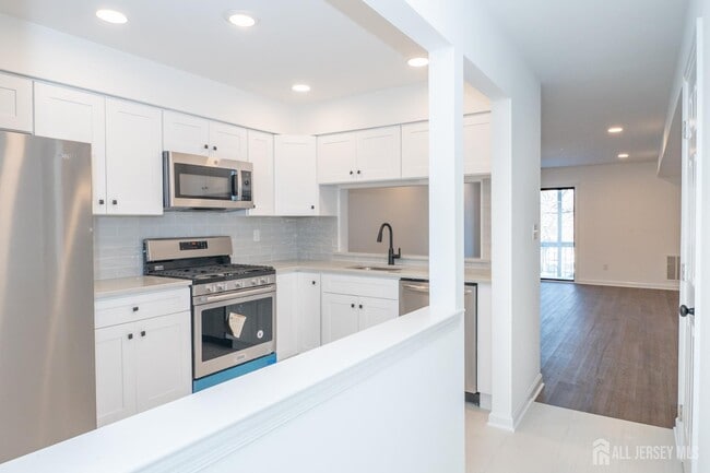 Building Photo - 801 Woodbridge Commons Way