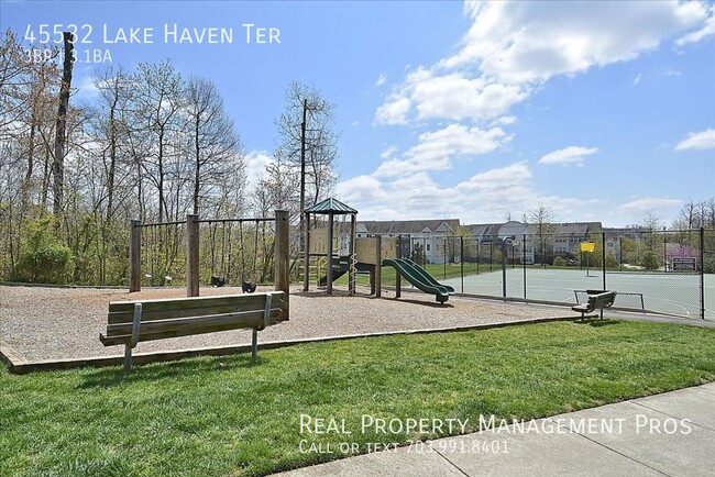 Building Photo - 45532 Lake Haven Terrace