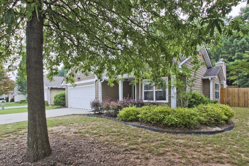 Building Photo - 462 Walnut Woods Dr