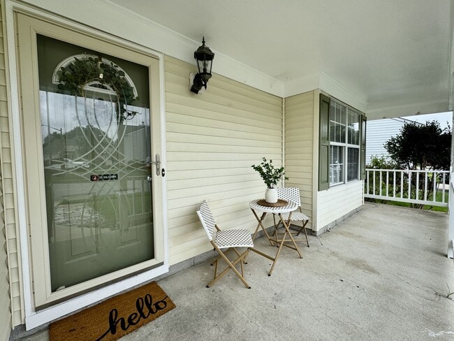Building Photo - 4-Bedroom Home in Rock Creek Available NOW...