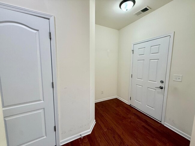 Building Photo - 7021 Broughton Ln