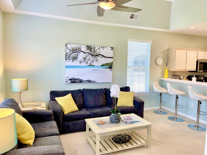 Building Photo - 1298 River Oaks Dr