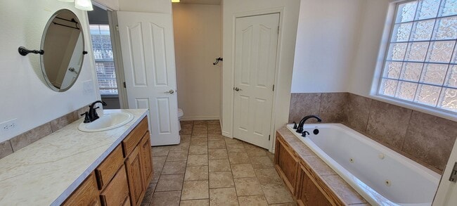 Building Photo - NEWER HOME ON QUIET STREET