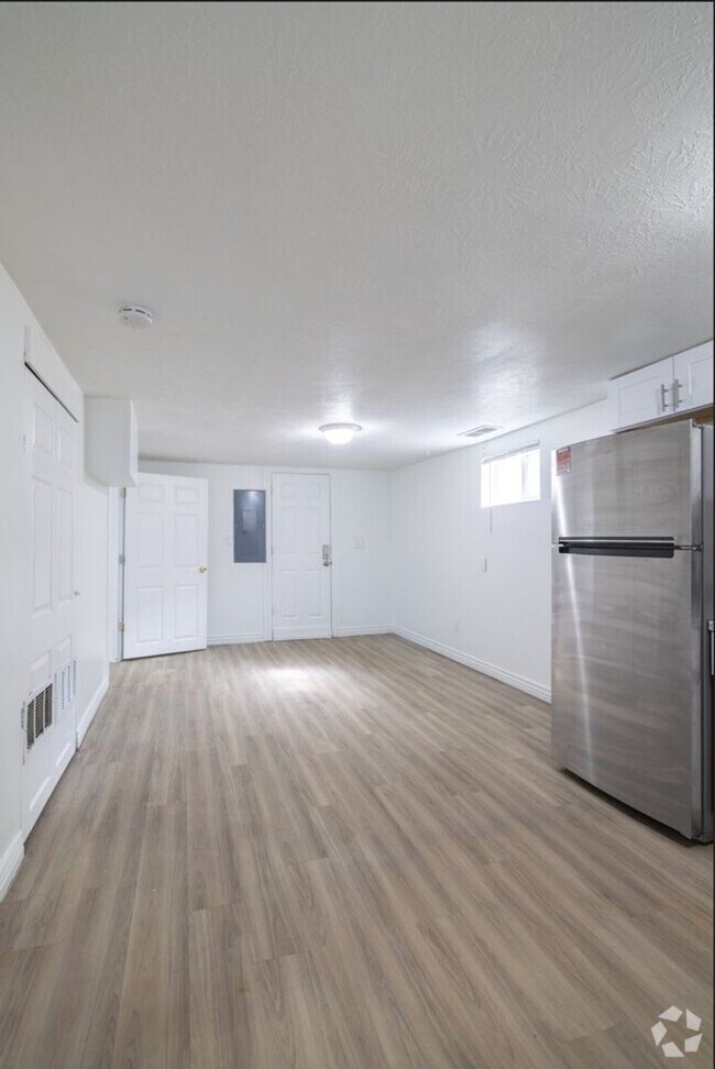 Building Photo - 174 7th St