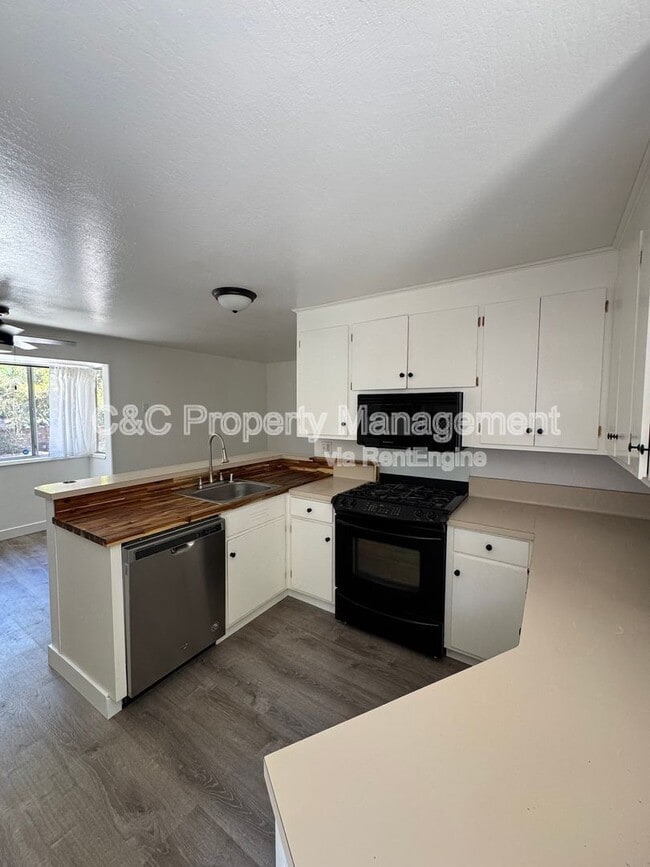 Primary Photo - 5535 Olinda Rd