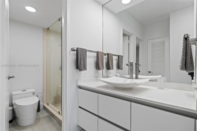 Building Photo - 5700 Collins Ave