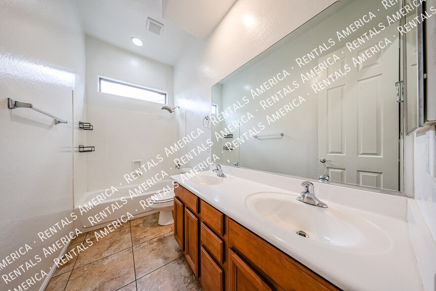 Building Photo - 6274 S View Ln