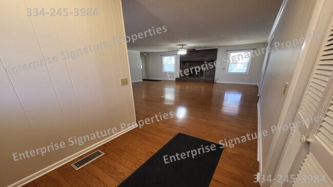 Building Photo - 2500 Neal Metcalf Rd