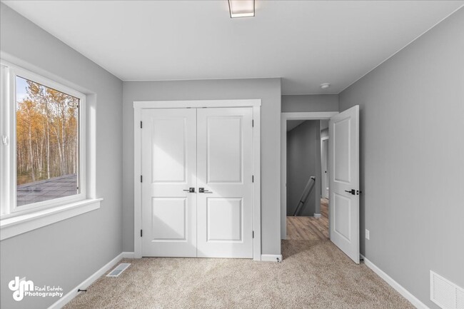 Building Photo - 550 W Galway Dr