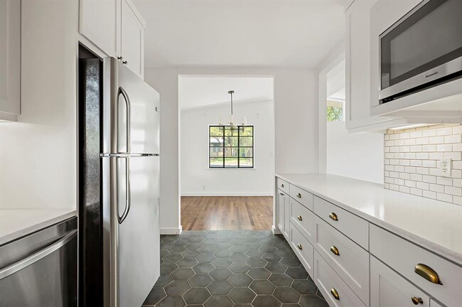 Building Photo - 1207 Ridgemont Dr