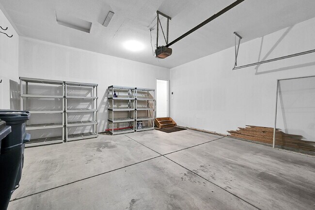 Building Photo - $2,095.00, 3-bed + Bonus room, 2.5 bath, l...