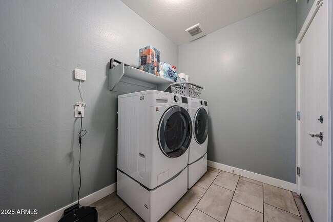 Building Photo - 3639 E Sophie Ln