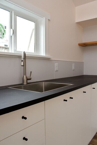 Building Photo - 4135 NE 72nd Ave.