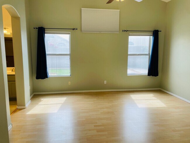 Building Photo - Prime Tempe Location!
