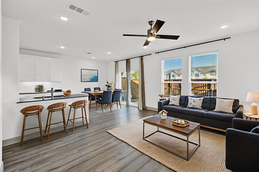 Building Photo - 1320 Hill Country Pl