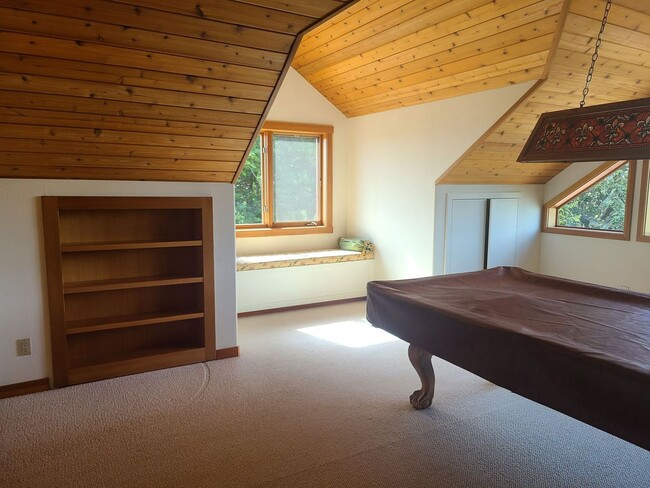 Building Photo - Beautifully Refurbished Farmhouse with Val...