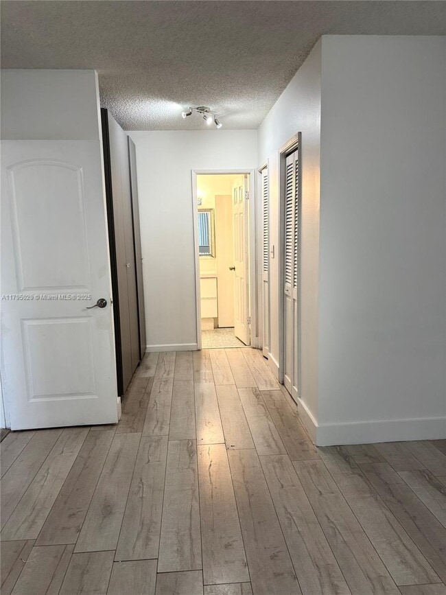Building Photo - 2 bedroom in Hollywood FL 33021