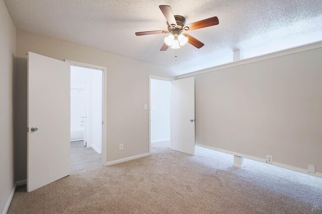 Building Photo - NEW 1x1!  Fantastic Emory area location - ...