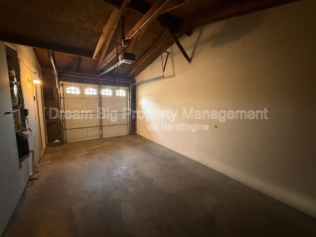 Building Photo - 2328 W Oakland Ave
