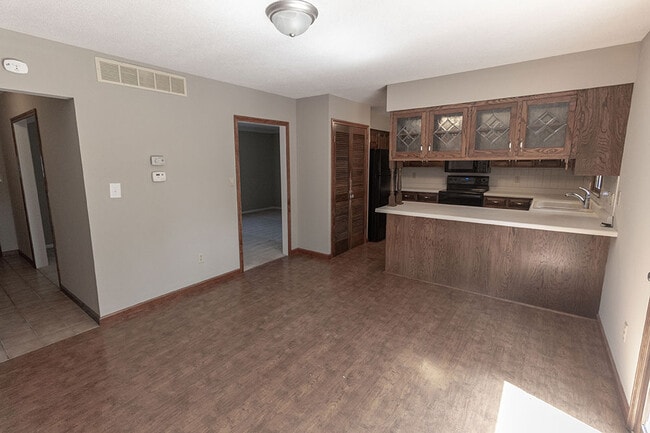 Building Photo - 306 W Briarwood Ln
