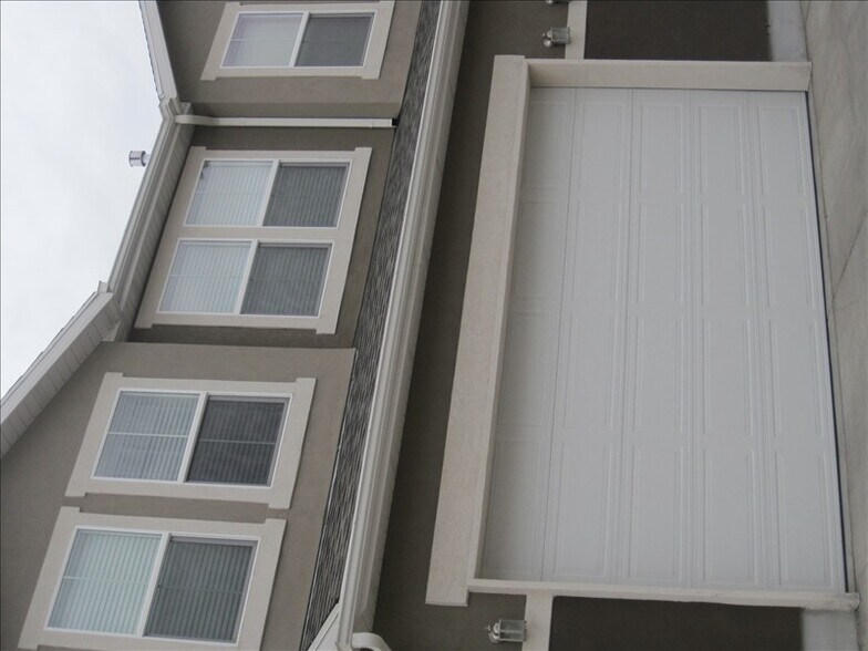 Building Photo - 911 Halstead Dr