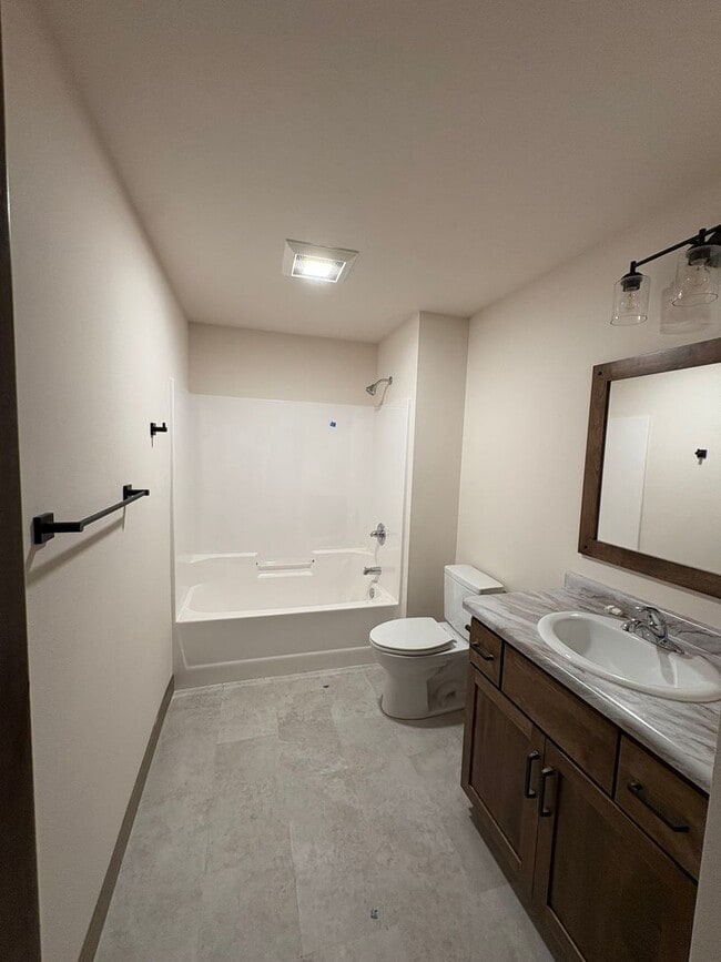 Building Photo - 240 E Randall Rd