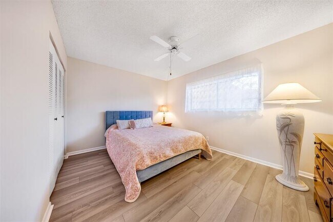 Building Photo - 5250 Las Verdes Cir
