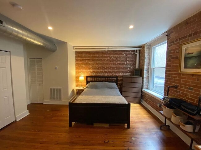 Building Photo - Beautiful 1-Bedroom Apartment in the Heart of Northern Liberties! Available mid-June!