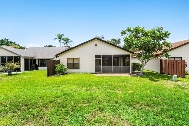 Building Photo - 4932 Boxwood Cir