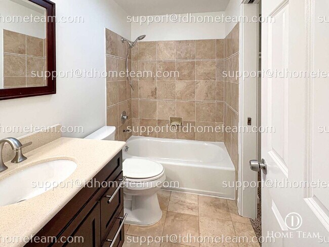 Building Photo - "Charming 2-Bed Townhouse with Spacious 12...