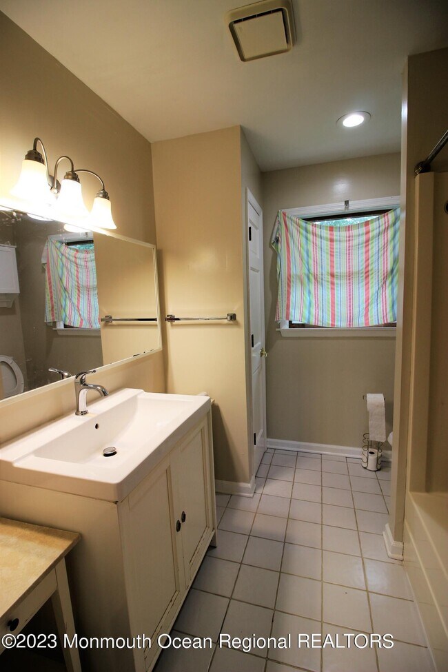 Building Photo - 233 Keller St