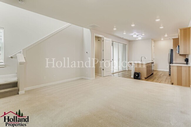 Building Photo - **SPECIAL OFFER $400.00 OFF FIRST MONTH RE...