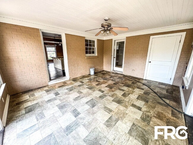 Building Photo - 207 Woodbine St