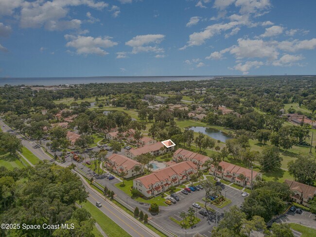 Building Photo - 1089 Country Club Dr