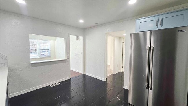 Building Photo - 721 Proctor Pl