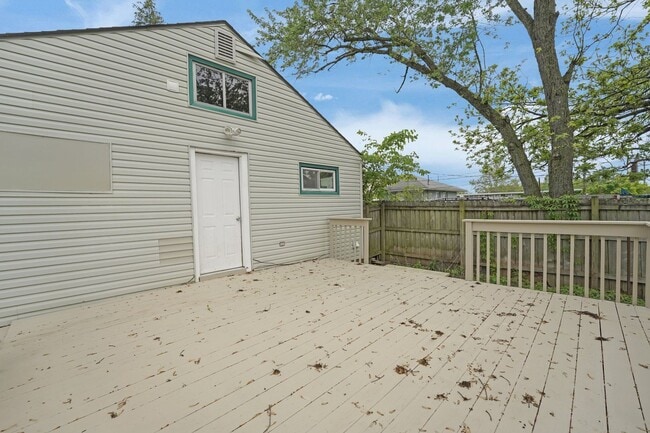 Building Photo - Spacious 4 Bedroom Single Family Home – Fe...