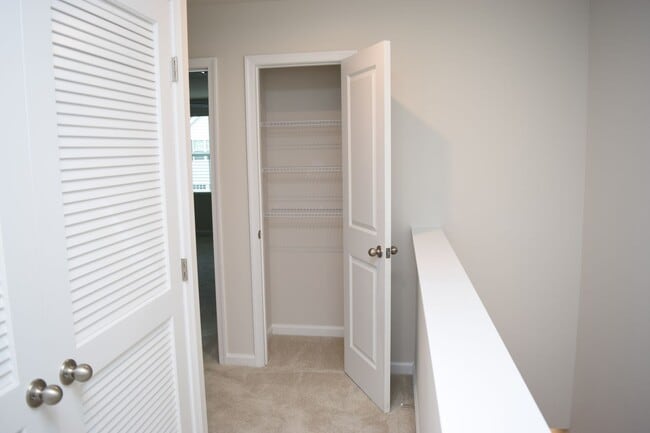 Building Photo - Modern 3-Bedroom Townhouse with Garage & P...