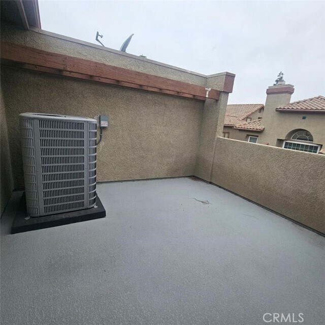 Building Photo - 2930 Vía Milano