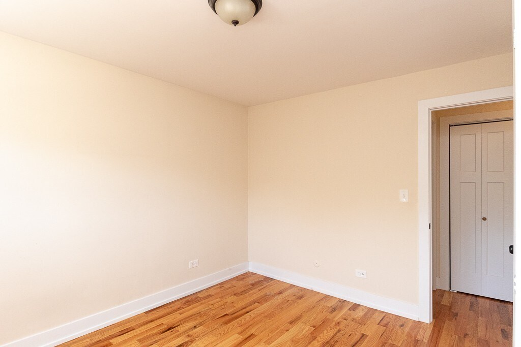 Building Photo - 567 W Arlington Pl