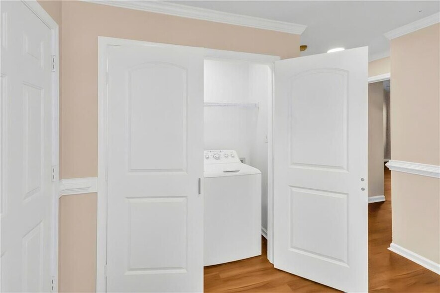 Building Photo - 125 York Ln