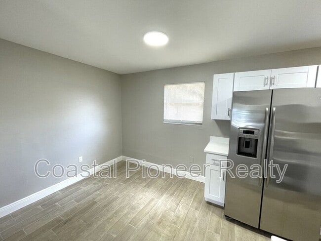 Building Photo - 8310 Croton Ave