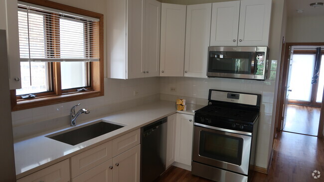 Building Photo - 1430 N Bosworth Ave