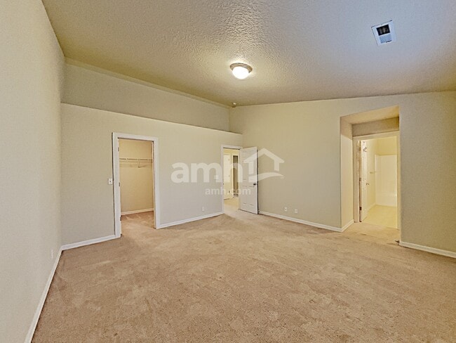 Building Photo - 9309 NE 81st St