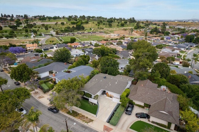 Building Photo - Updated Mid Century Home in Rancho Palos V...