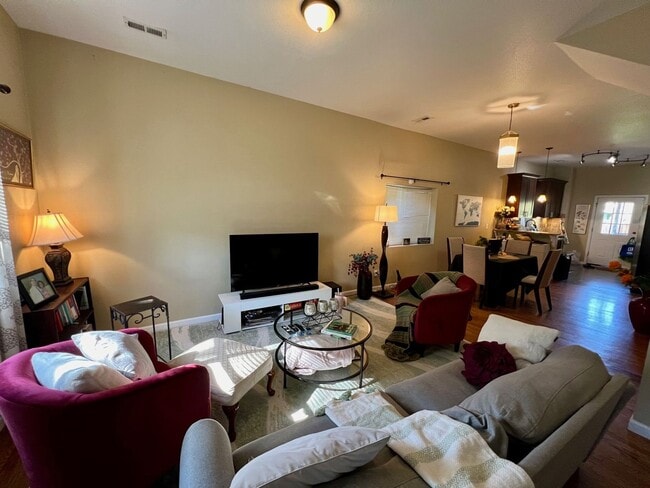 Building Photo - Santa Fe Arts District Gem, 3bed x 2 bath