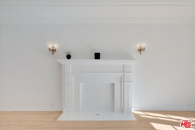 Building Photo - 156 N Swall Dr