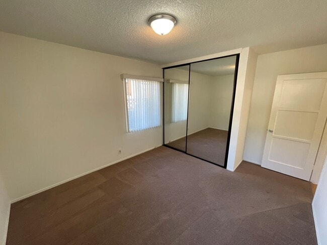 Building Photo - Central Ventura Home with Large Yard!