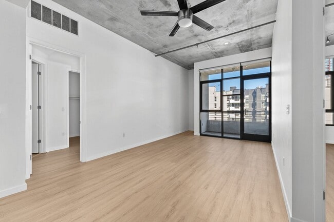 Building Photo - NEW FLOORS! Spacious 2 Bedroom 2 Bathroom ...