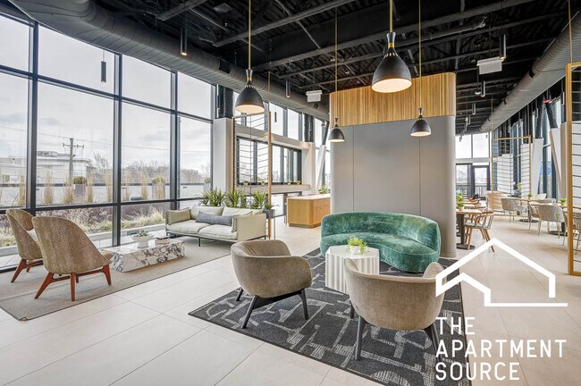 Building Photo - 2155 N Elston Ave